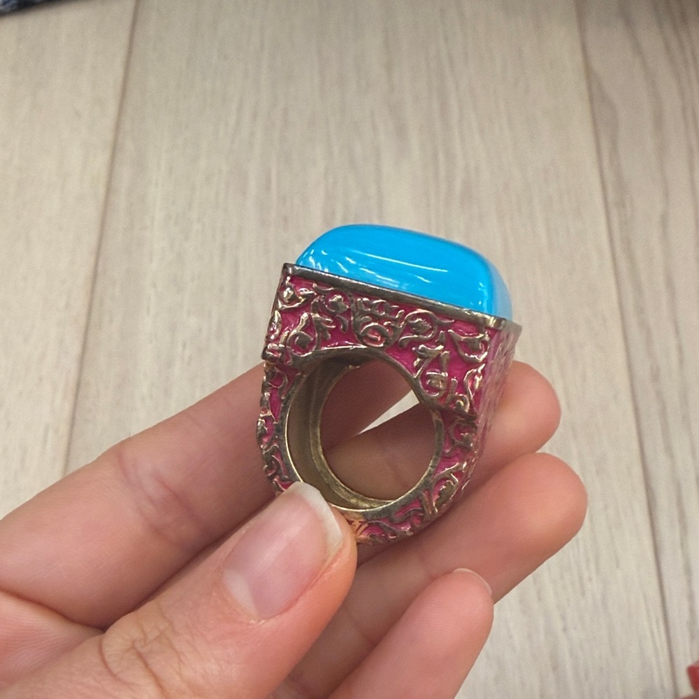 Elegant Blue and Gold Women's Ring